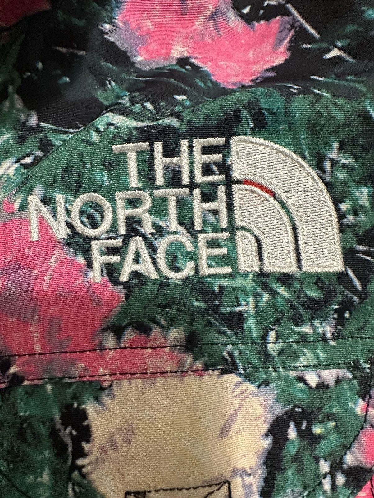 Supreme × The North Face SUPREMExTNF S/S 22 FLORAL SIZE MEDIUM Size US M / EU 48-50 / 2 - 4 Thumbnail