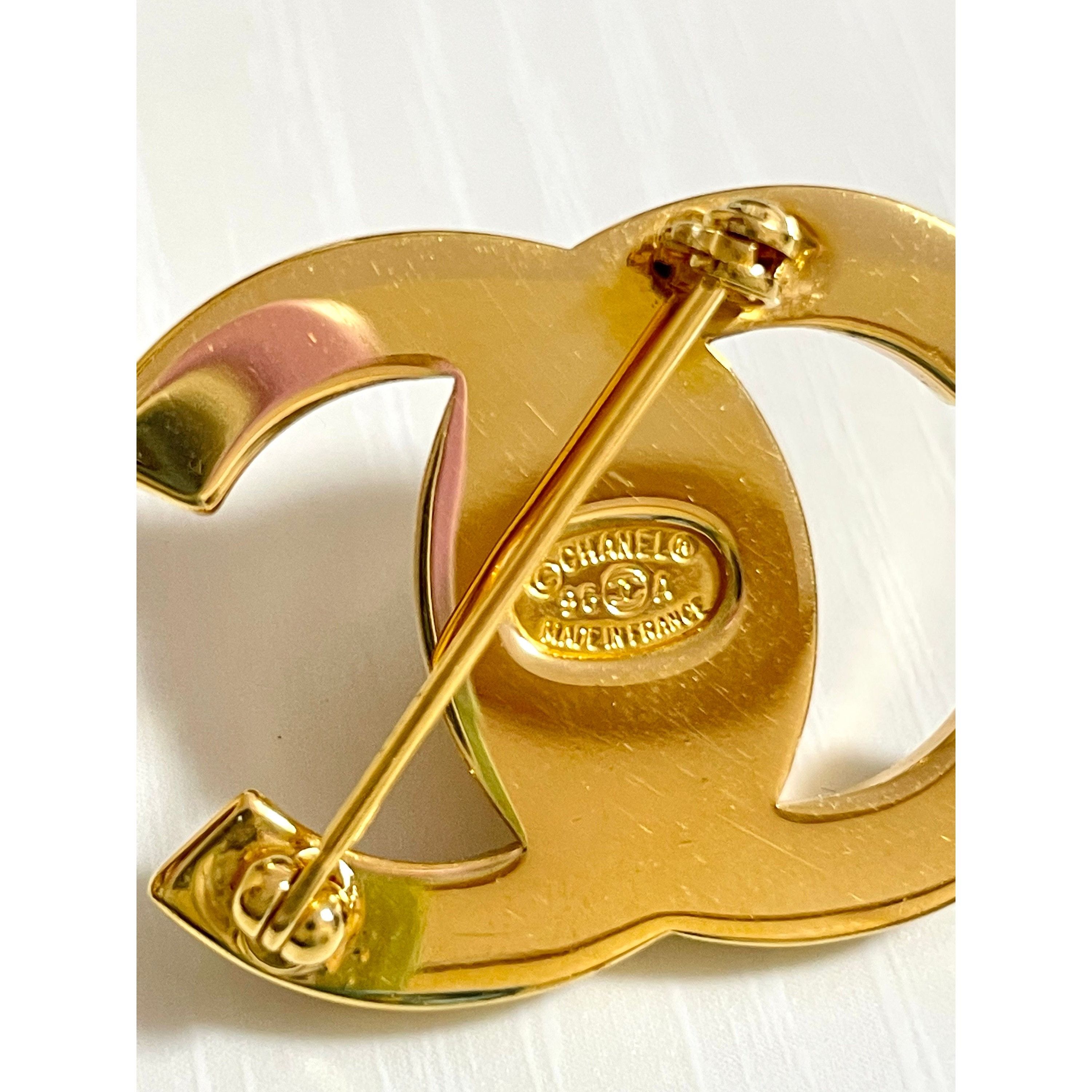 Chanel Vintage CHANEL golden turn lock CC pin brooch with crystals. Size ONE SIZE - 7 Thumbnail