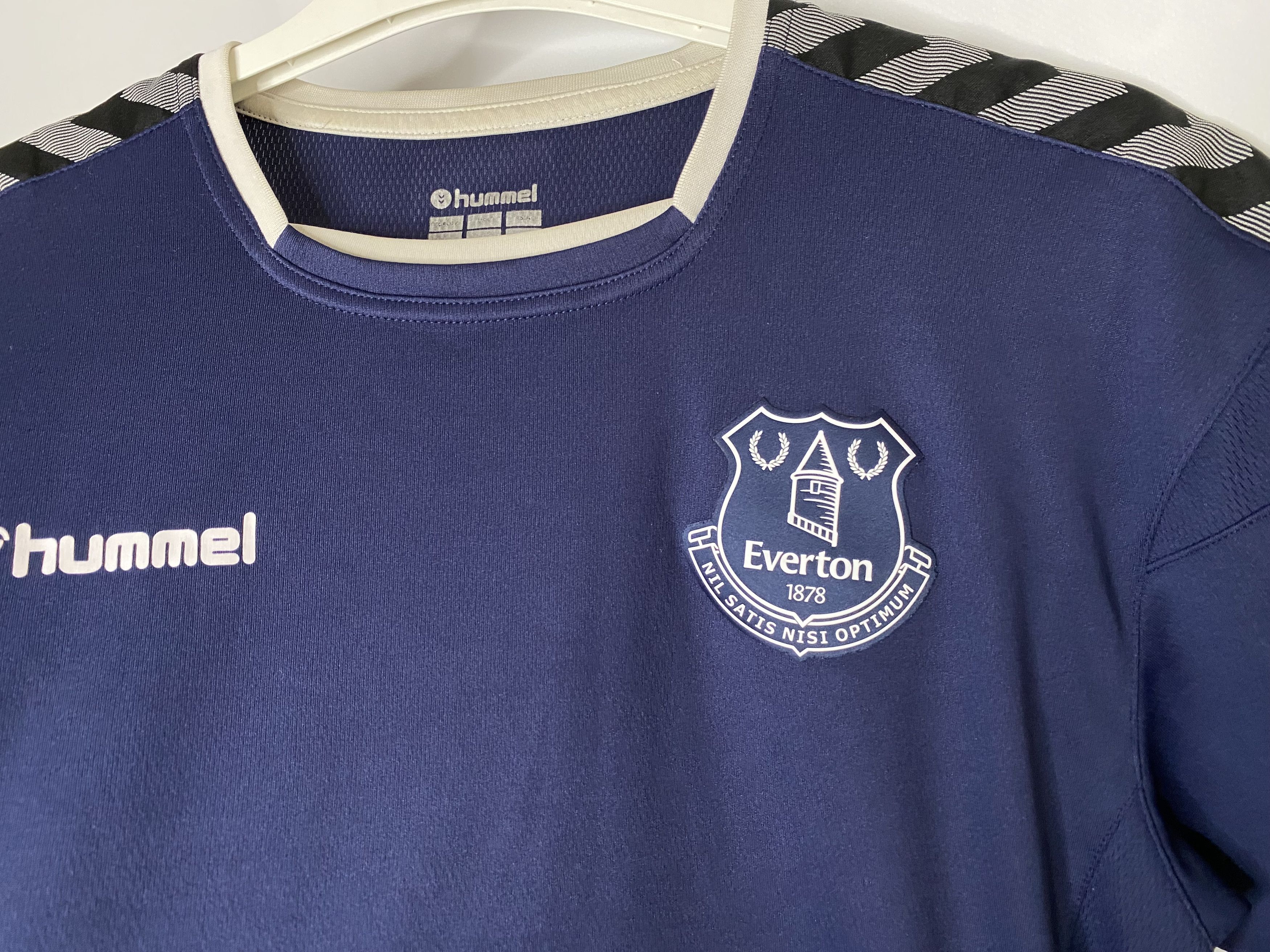 Hummel EVERTON 2020 2021 TRAINING FOOTBALL SHIRT SOCCER JERSEY Size US S / EU 44-46 / 1 - 3 Thumbnail