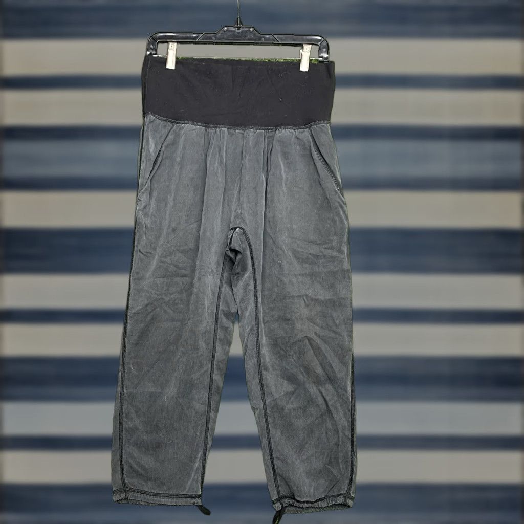 Lululemon LULULEMON Dance Studio Pants Women Size 4 Jogger Lightweight Tapered Cropped 20 in Inseam Gray 100% Polyester Athleisure Size 27" / US 4 / IT 40 - 1 Thumbnail