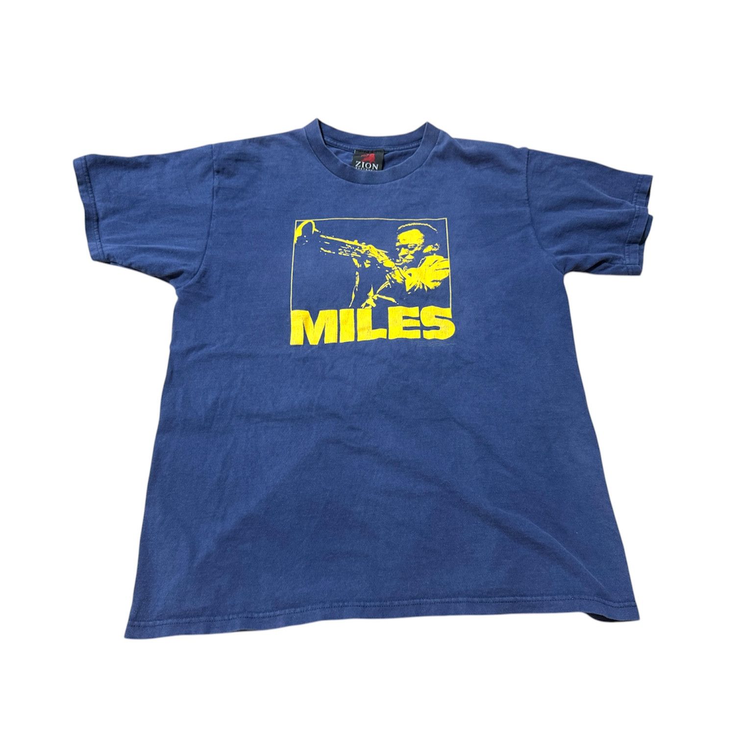 Vintage Vintage 2000s Miles Davis T-Shirt Zion Jazz Blues Size US L / EU 52-54 / 3 - 1 Thumbnail