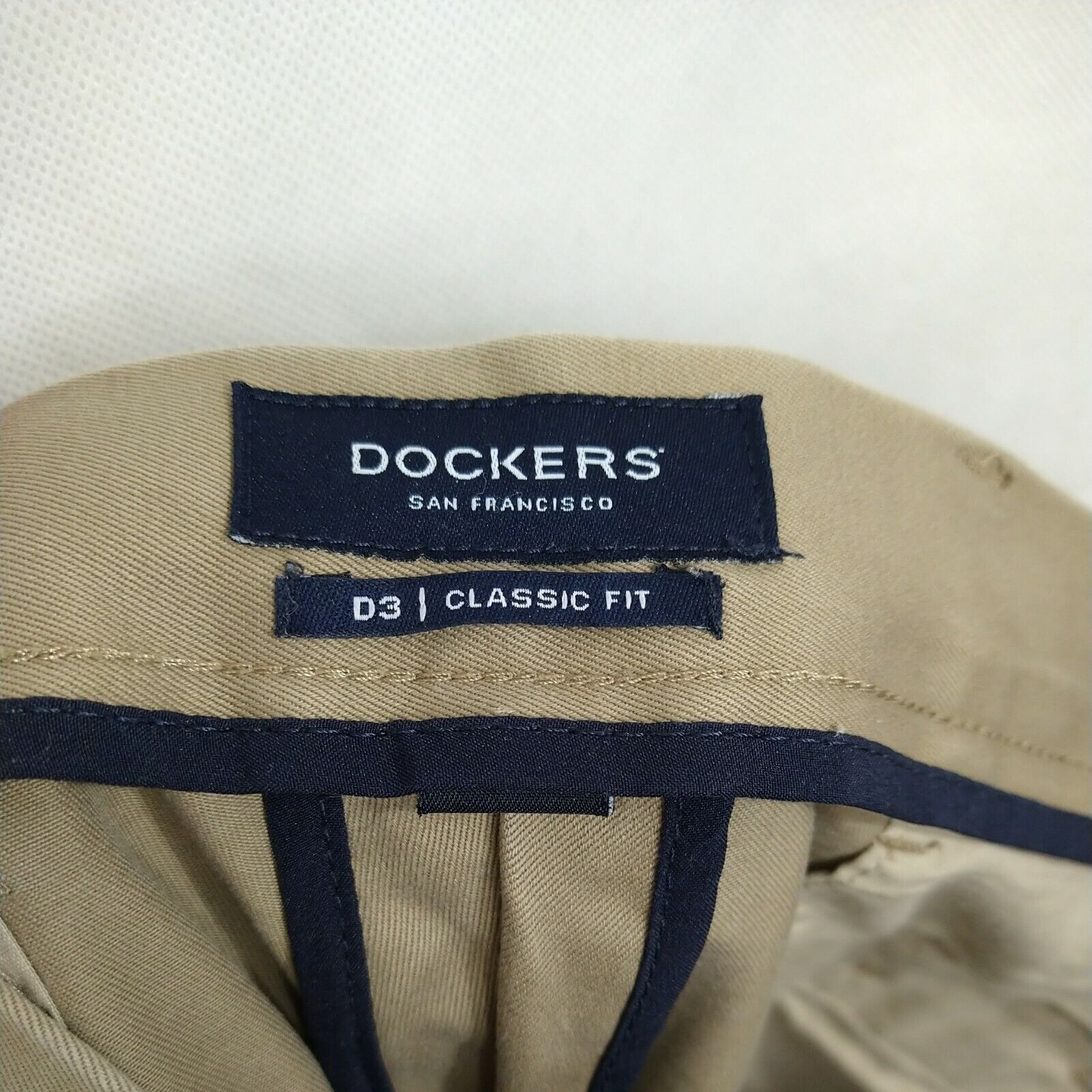 Dockers Dockers D3 Classic Fit Khaki Pants Men Size 38 Straight Leg Size US 38 / EU 54 - 4 Thumbnail
