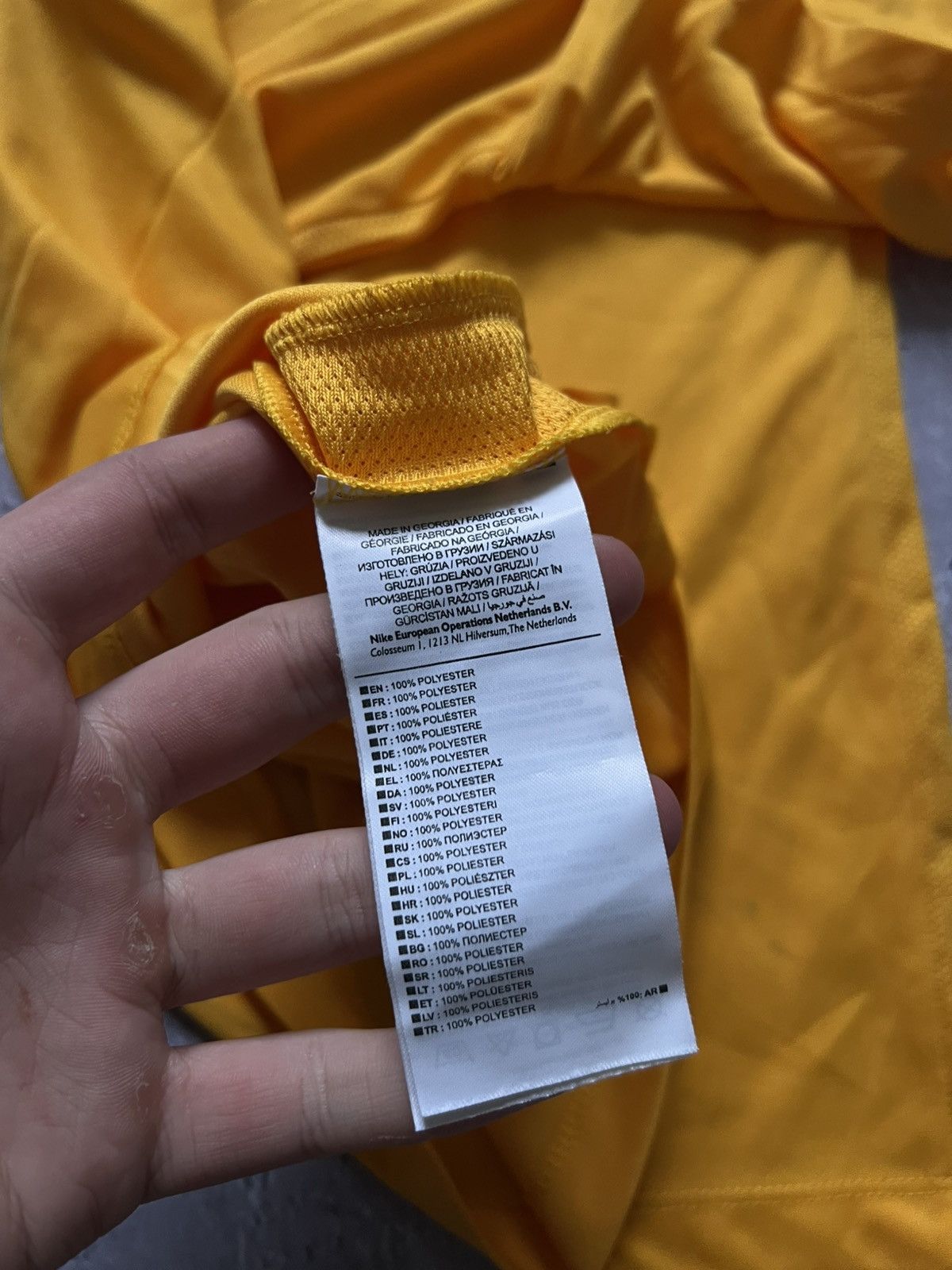 Nike Torquay United 2019-20 Nike t-shirt football jersey sz M #11 Size US M / EU 48-50 / 2 - 13 Thumbnail