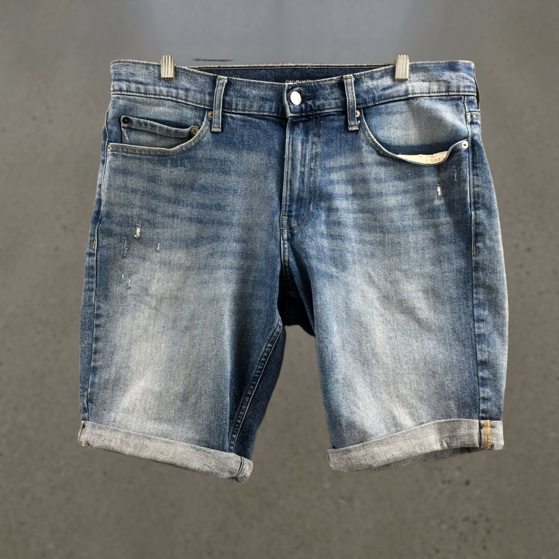 Calvin Klein Calvin Klein Bermuda Shorts Womens 33 Blue Denim Hi-Rise Cuffed Shorts Bermuda (Regular) Womens Buy Now Size 24" / US 00 / IT 34 - 1 Thumbnail