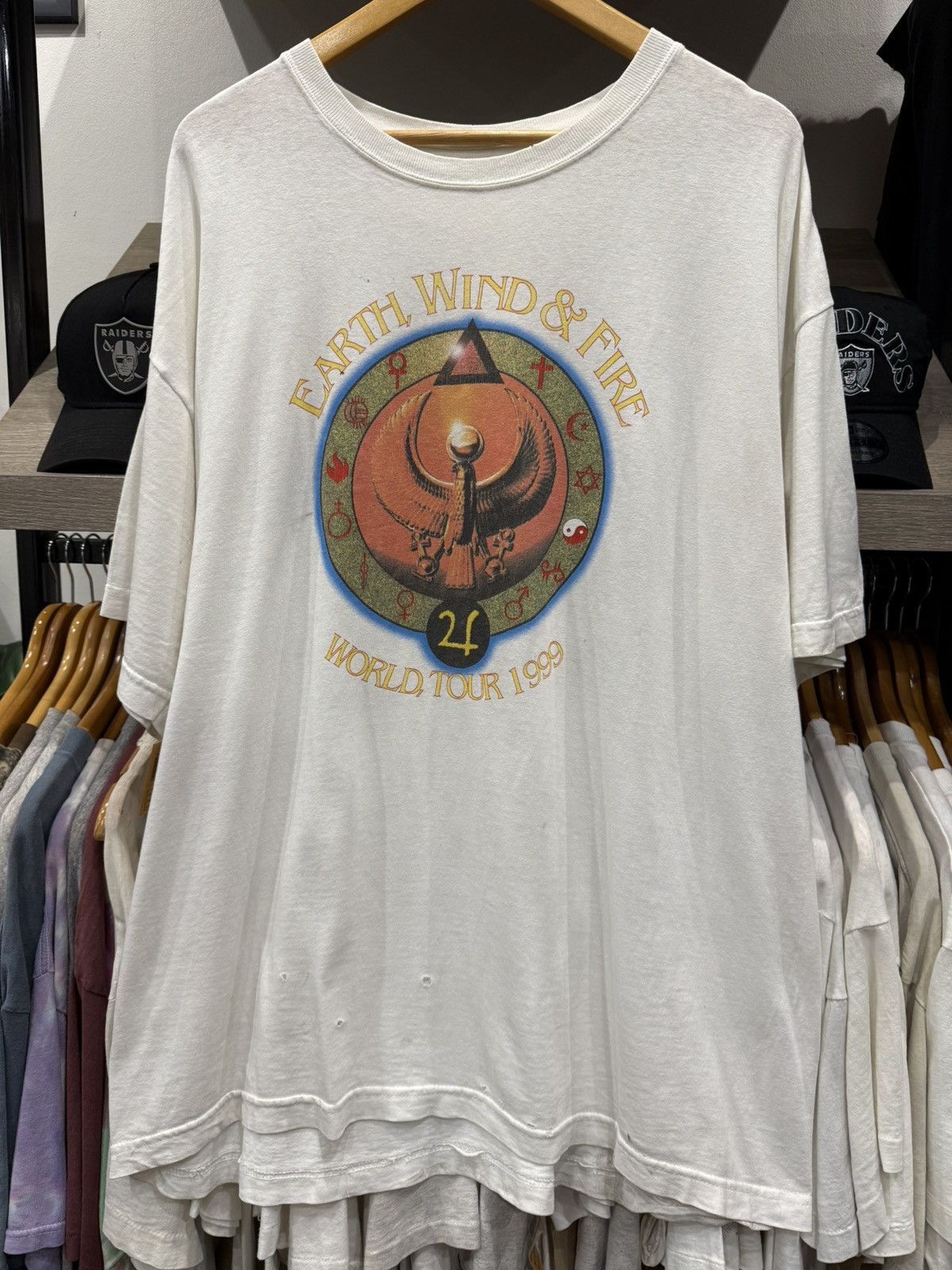 Other Vintage 90s Earth Wind & Fire T-Shirt Size US XL / EU 56 / 4 - 2 Thumbnail