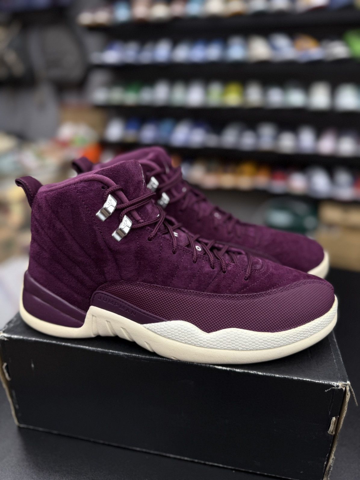 Jordan Brand Jordan 12 Bordeaux 2017 (130690-617) Size 10.5 🧼 Size US 10.5 / EU 43-44 - 2 Thumbnail