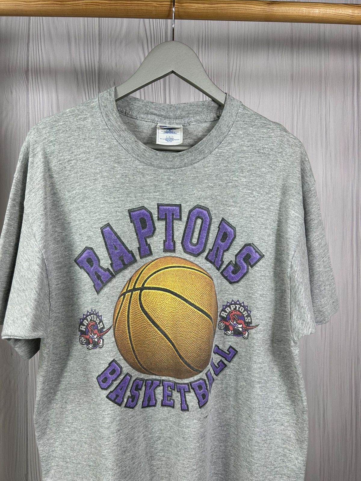NBA Vintage 1997 Raptors Basketball NBA T-Shirt Size L Size US L / EU 52-54 / 3 - 2 Thumbnail