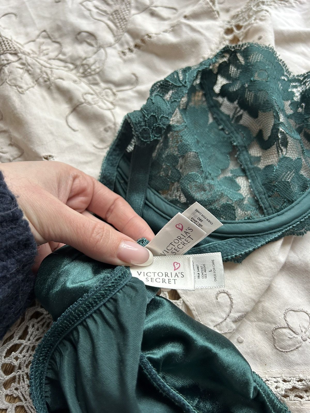 Victoria's Secret × Vintage Gorgeous Victoria’s Secret Emerald Lace Set Lingerie Size ONE SIZE - 9 Thumbnail