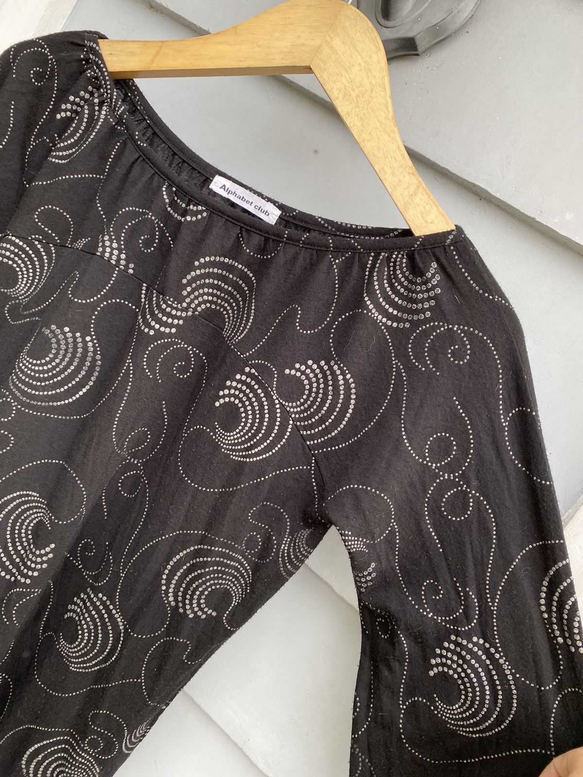 Japanese Brand Alphabet Club Longsleeve with Abstract Dot Swirl Pattern Size ONE SIZE - 4 Thumbnail
