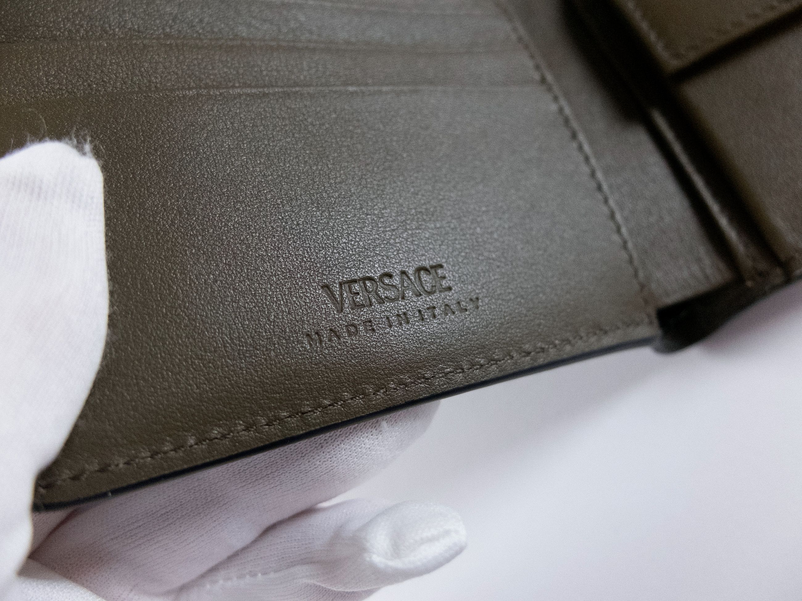 Versace VERSACE green leather bifold wallet with gold medusa pin Size ONE SIZE - 7 Thumbnail