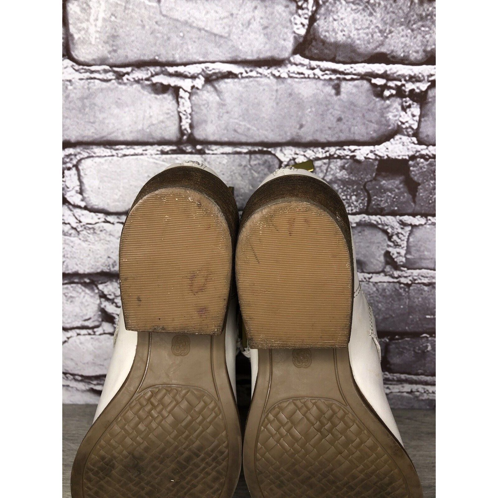 Elliott Elliot Lucca Ivory Leather Anthropologie Gold Buckle Heel Bo Size US 7 / IT 37 - 19 Thumbnail