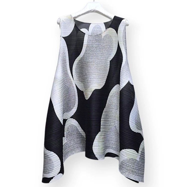 Issey Miyake Issey Miyake size:3 Black and grey horizontal stripe cloud Size M / US 6-8 / IT 42-44 - 1 Thumbnail