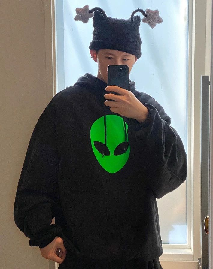 Balenciaga Balenciaga Black Alien Hoodie Hoodie Size US XXS / EU 40 - 5 Thumbnail