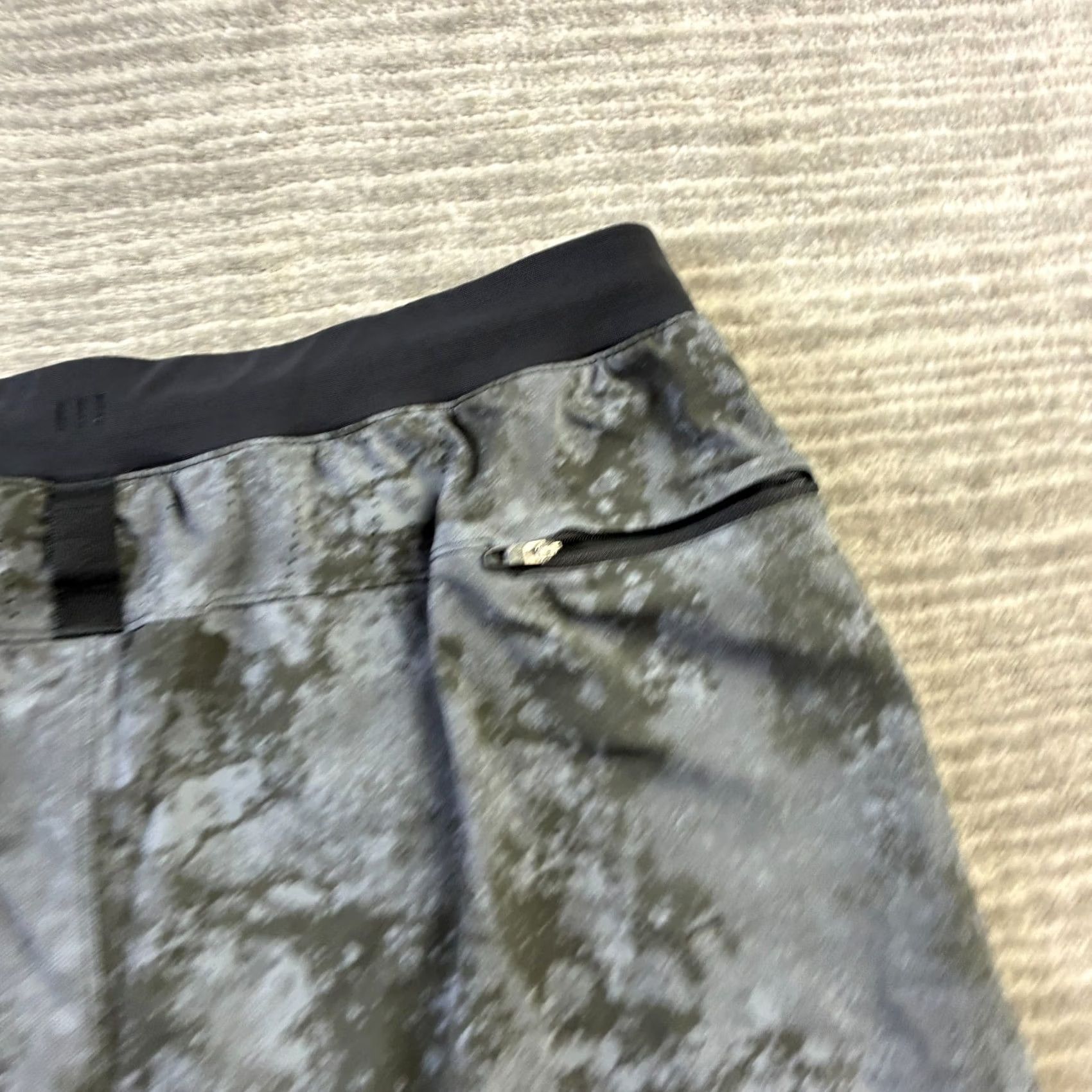 Lululemon Lululemon Shorts Mens XL Gray Camo License To Train Lined Gym Running Size US 33 - 4 Thumbnail