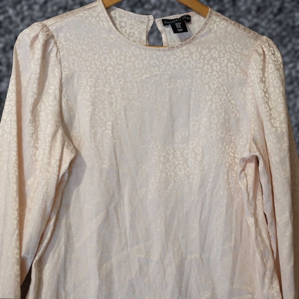 Vintage Sincerely Jules Animal Print Silky Top Pale Pink Lightweight Womens M Blouse Shirt Puff Sleeve Crew Neck Satin Polyester/Spandex Vintage No Size M / US 6-8 / IT 42-44 - 1 Thumbnail