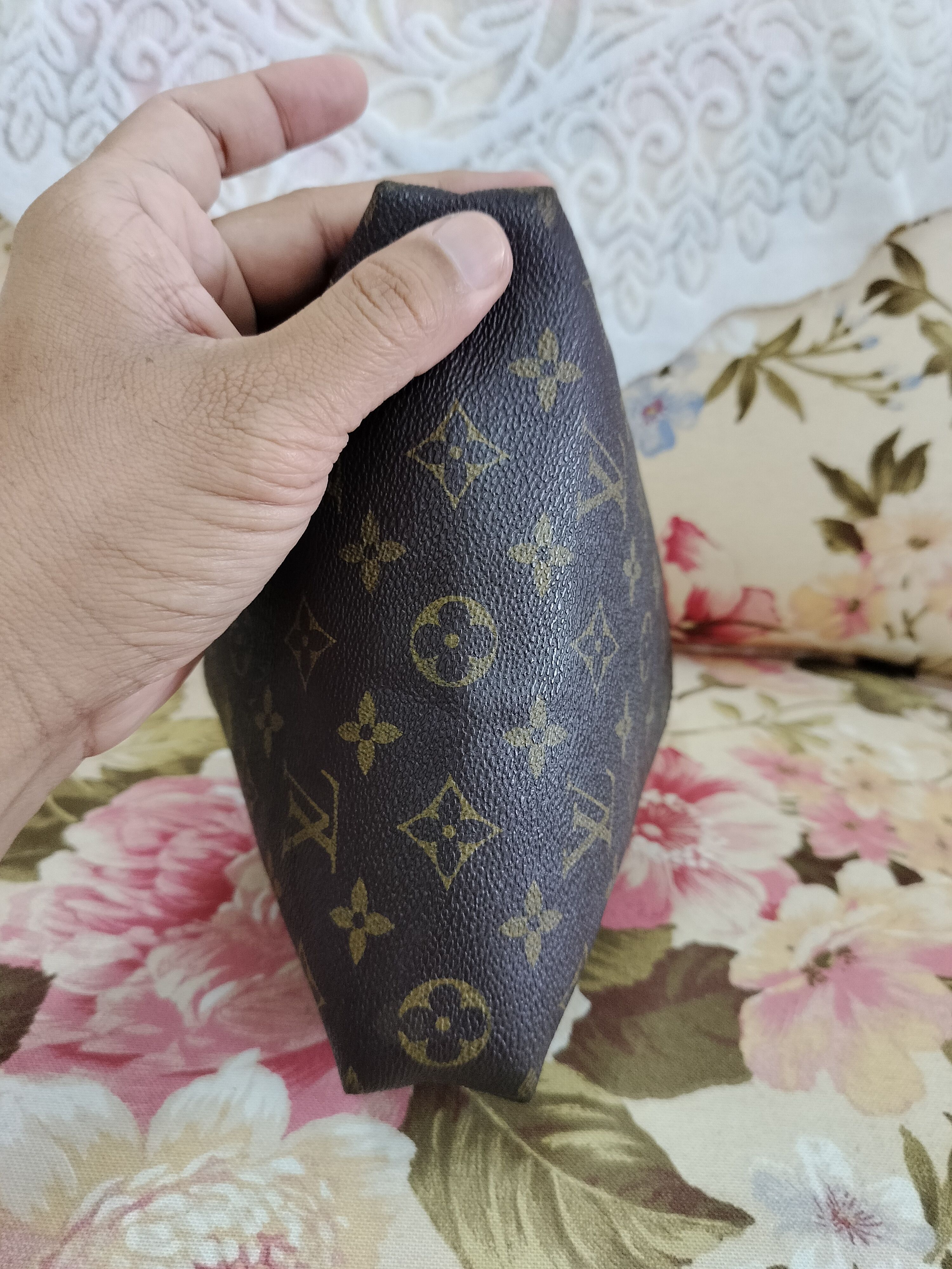 Louis Vuitton Vintage Louis Vuitton LV cosmetics bag Size ONE SIZE - 7 Thumbnail