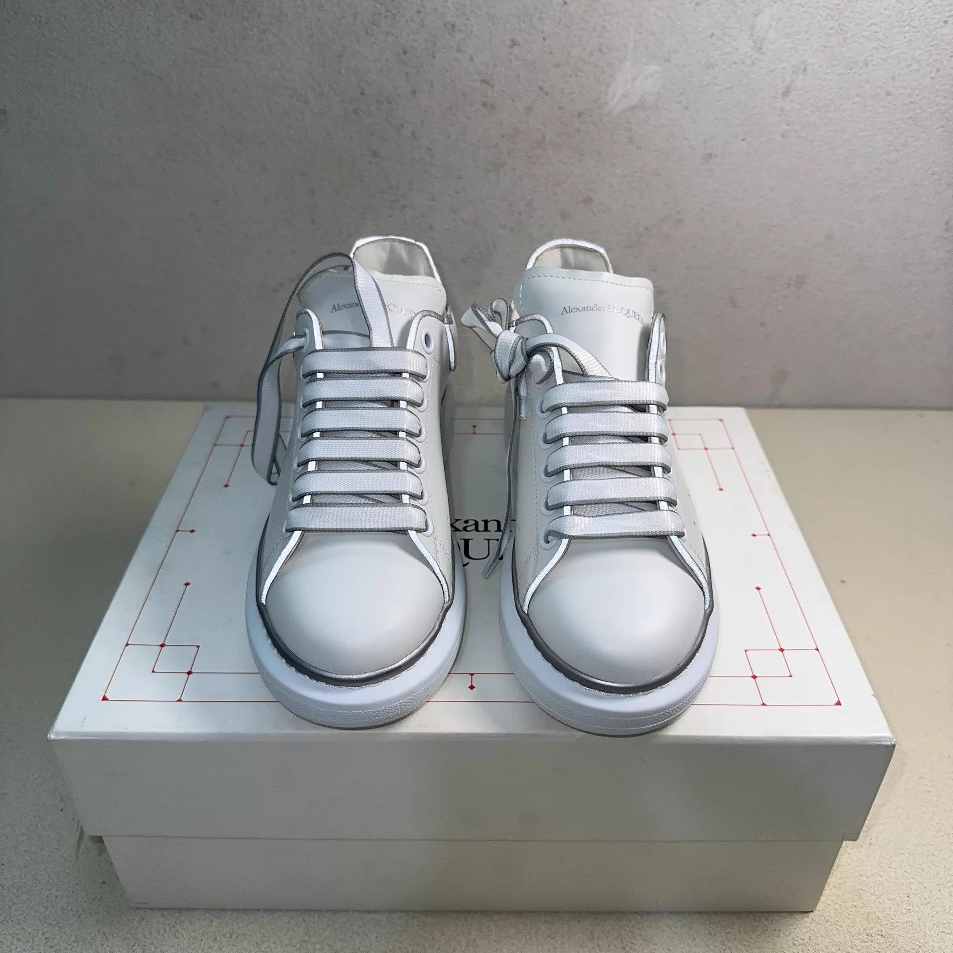 Alexander McQueen Alexander McQueen Oversize Wmns White 37 Sneaker Size US 6.5 / IT 36.5 - 2 Thumbnail