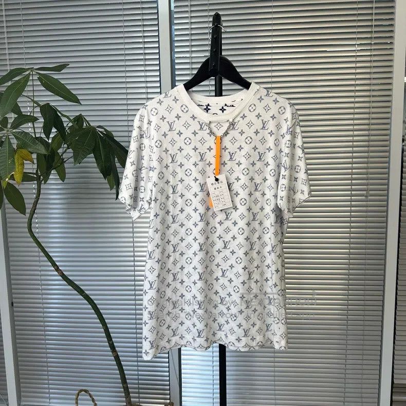Louis Vuitton Louis Vuitton Full print of old pattern chain short sleeve Size US L / EU 52-54 / 3 - 1 Thumbnail
