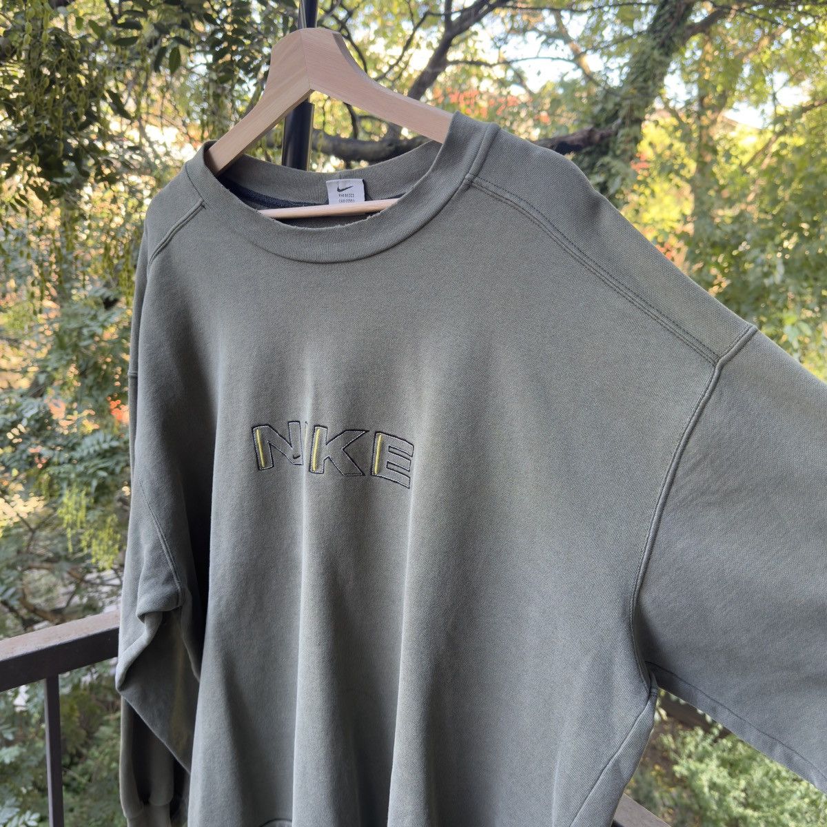 Nike Thrashed Faded 90s Nike Green Logo Sweatshirt ERD Grunge Size US XL / EU 56 / 4 - 9 Thumbnail
