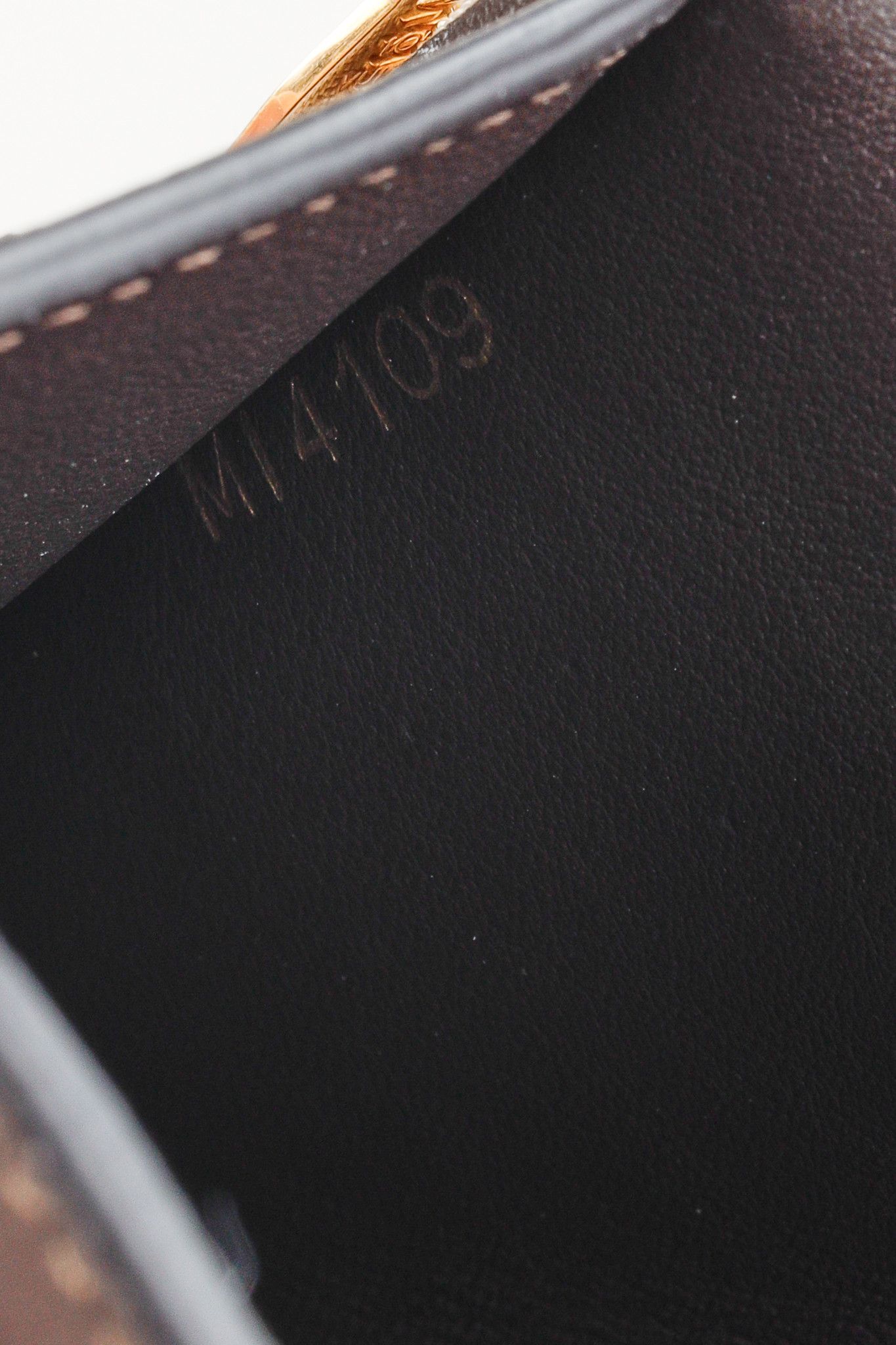 Louis Vuitton Louis Vuitton Galet Taupe Capucines Compact Wallet Size ONE SIZE - 11 Thumbnail