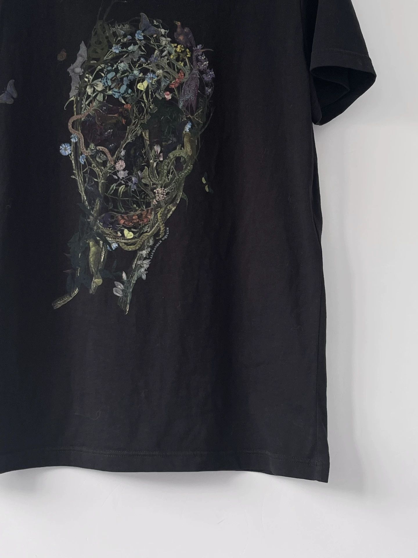 Alexander McQueen Alexander McQueen 17ss Skull & Flower Short Sleeve T Size US S / EU 44-46 / 1 - 3 Thumbnail