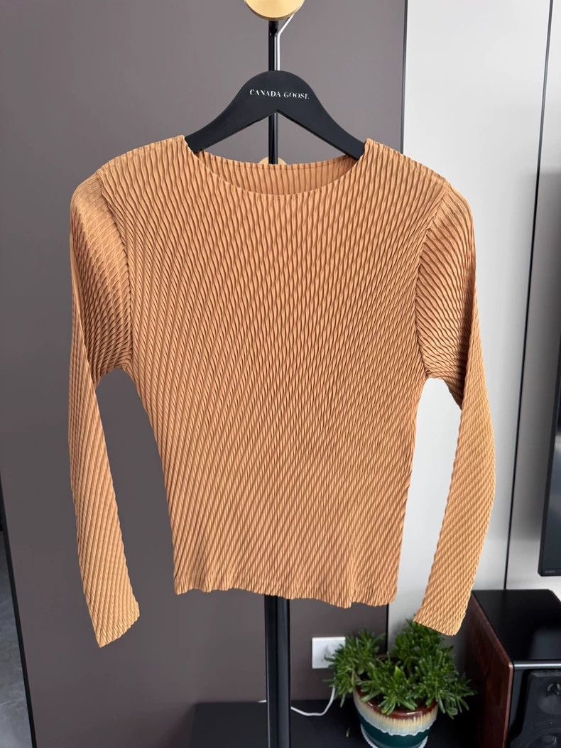Issey Miyake Issey Miyake size:2 Khaki yellow main line small fish scal Size XS / US 0-2 / IT 36-38 - 1 Thumbnail