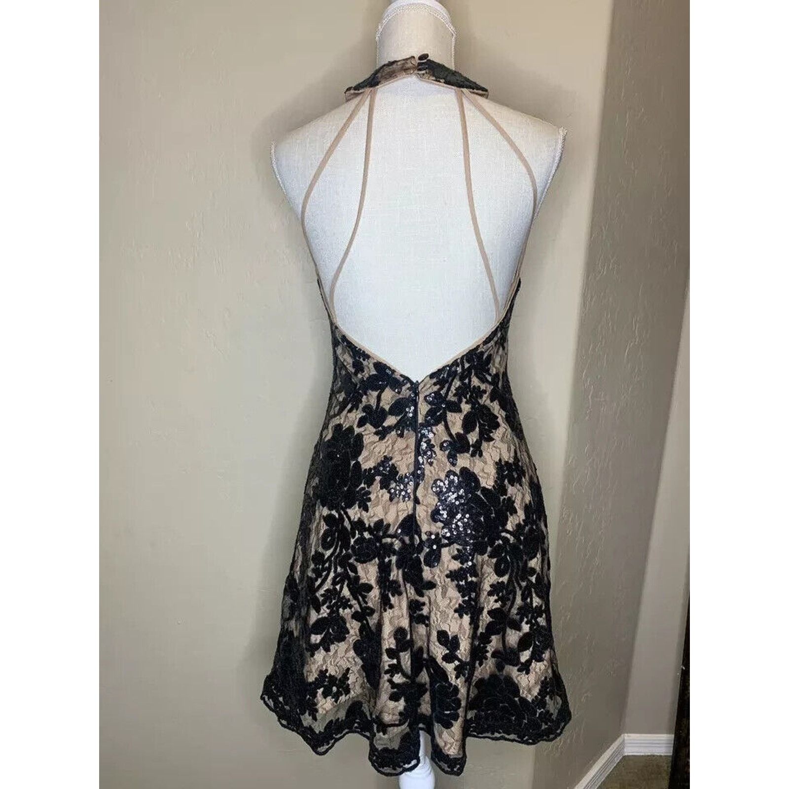 Dress the Population Dress the Population Abbie Black Sequin Lace Mini Dress L Size L / US 10 / IT 46 - 7 Thumbnail