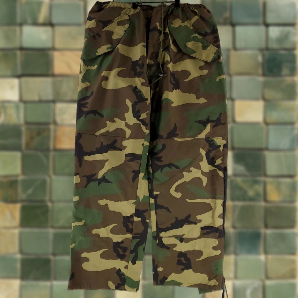 Vintage US Army US Military Cold Weather Trousers Woodland Camo Nylon Mens M Reg 34x29.5 Size US 34 / EU 50 - 1 Thumbnail