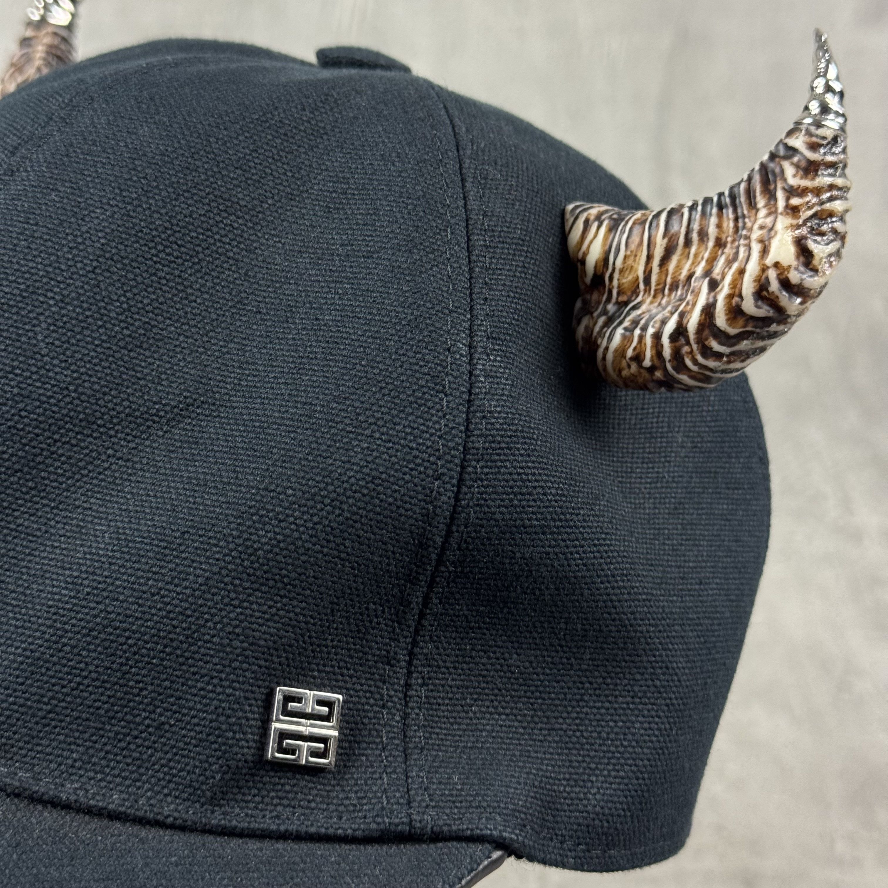 Givenchy GIVENCHY SS21 Horns Black Baseball Cap Hat Matthew Williams Size ONE SIZE - 13 Thumbnail