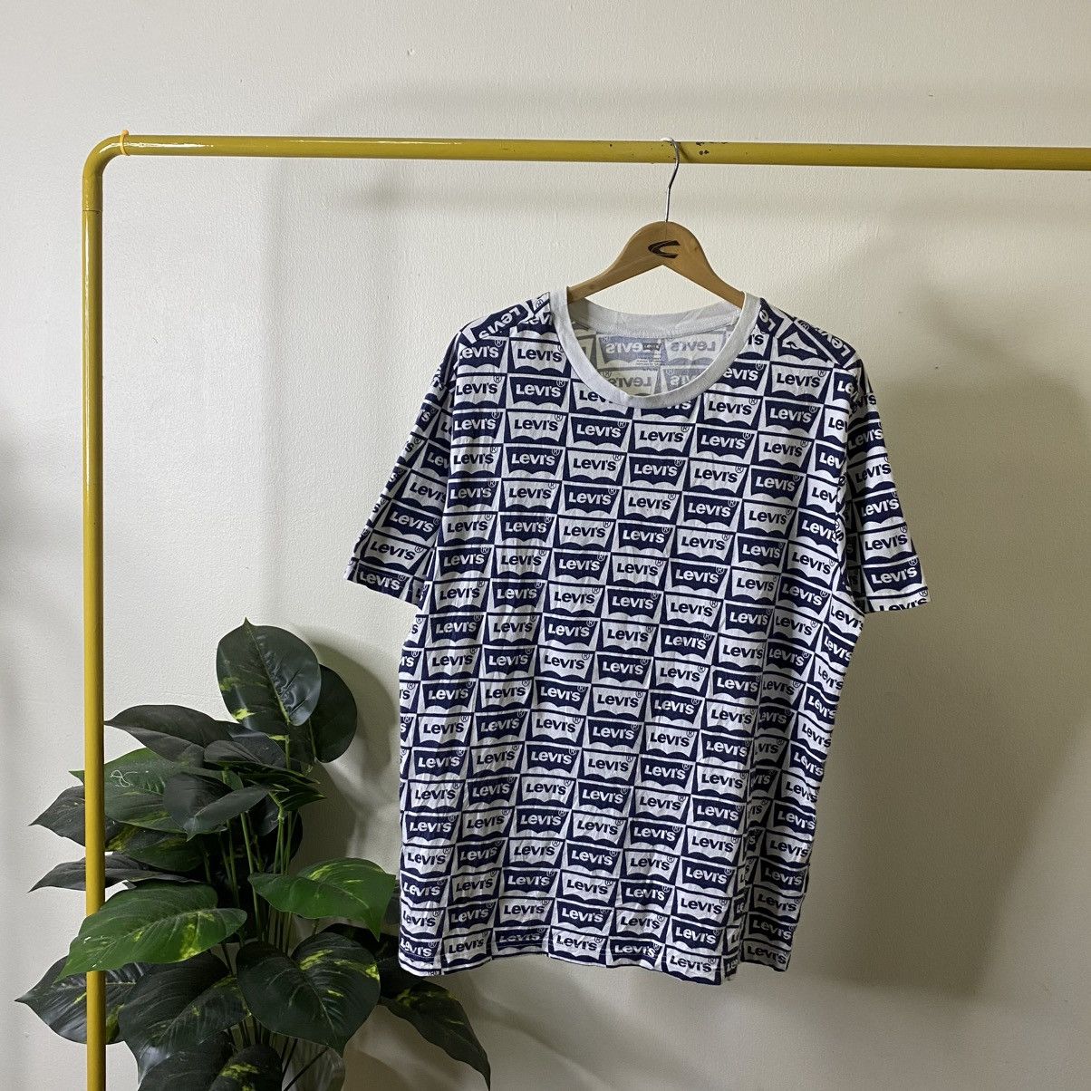 Levi's Levis All Over Print T Shirt Size US XL / EU 56 / 4 - 1 Thumbnail