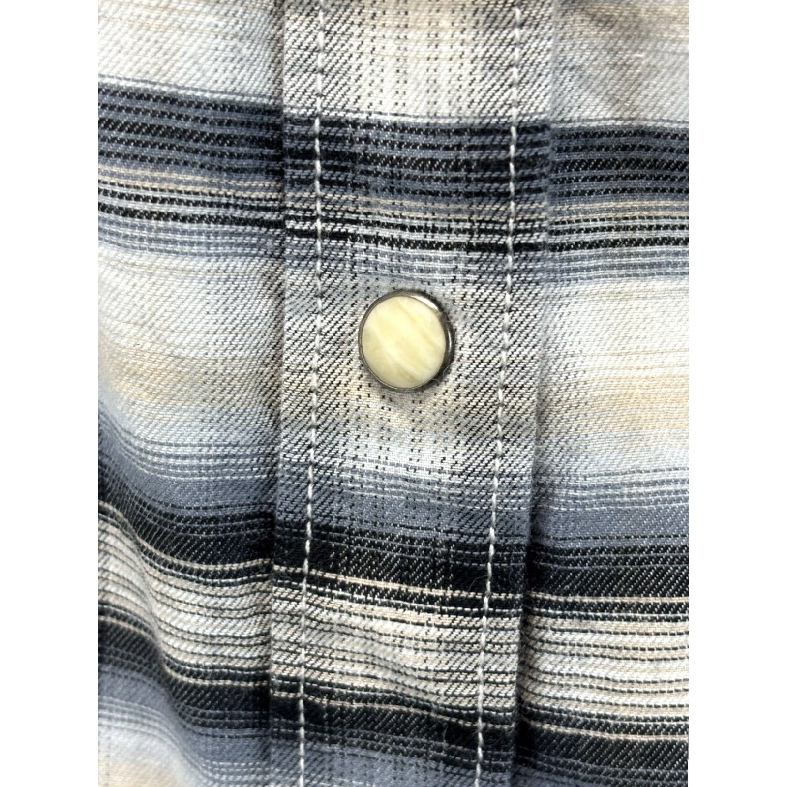 Vintage Panhandle Slim Pearl Snap Shirt Women’s L Grey Plaid Aztec Embroidered Western Size L / US 10 / IT 46 - 4 Thumbnail