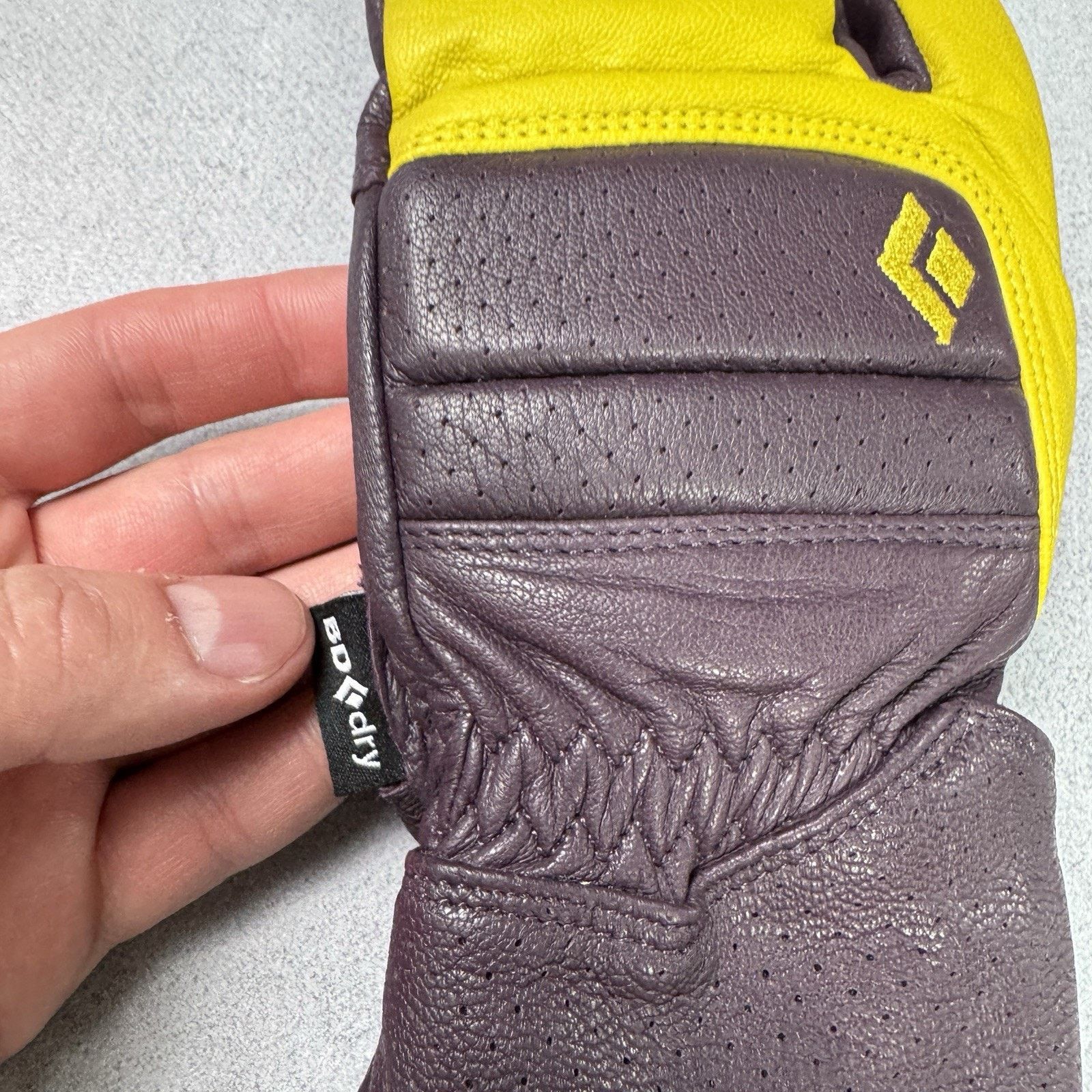 Black Diamond Black Dimond Spark Angel Finger Bordeaux Sulfur Gloves Size ONE SIZE - 11 Thumbnail