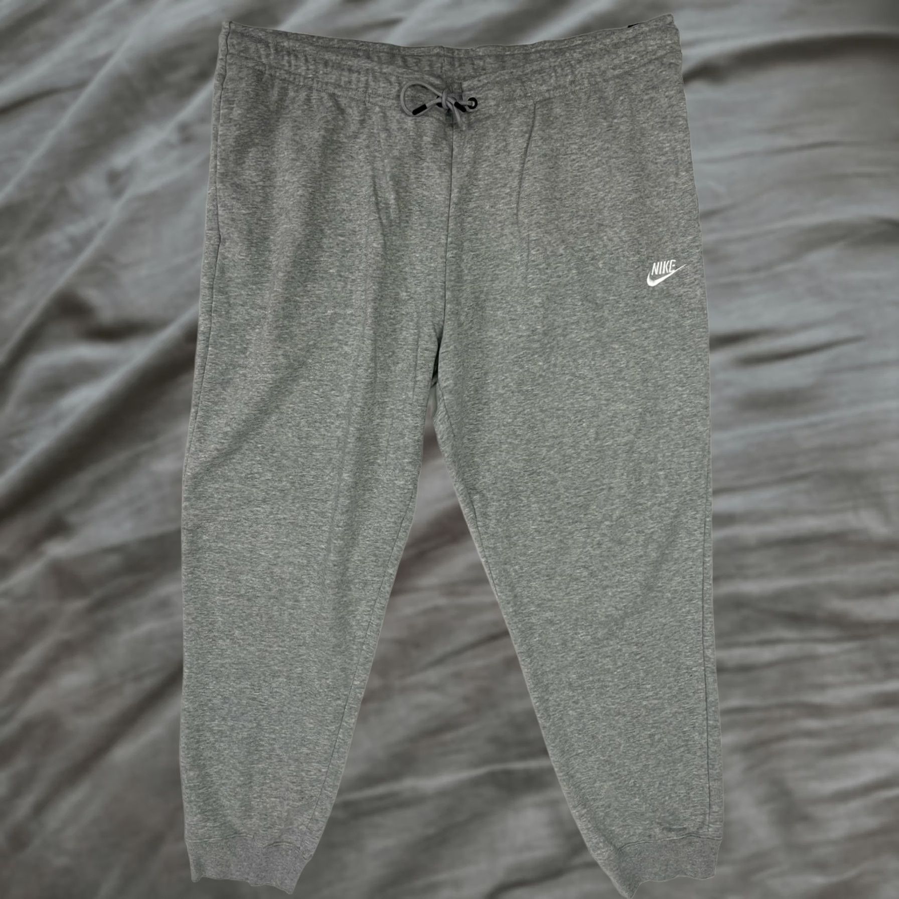 Vintage Nike Womens Sportswear Essential Fleece Sweatpants Grey Size 2XL | BV4095-063 Size 40" / US 18 - 1 Thumbnail