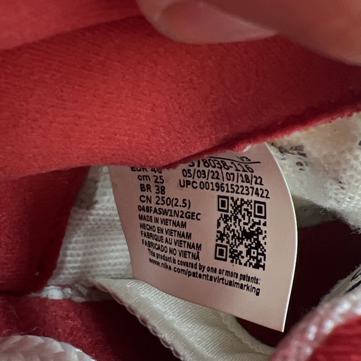 Jordan Brand Air Jordan 11 Cherry Size US 7 / EU 40 - 8 Thumbnail