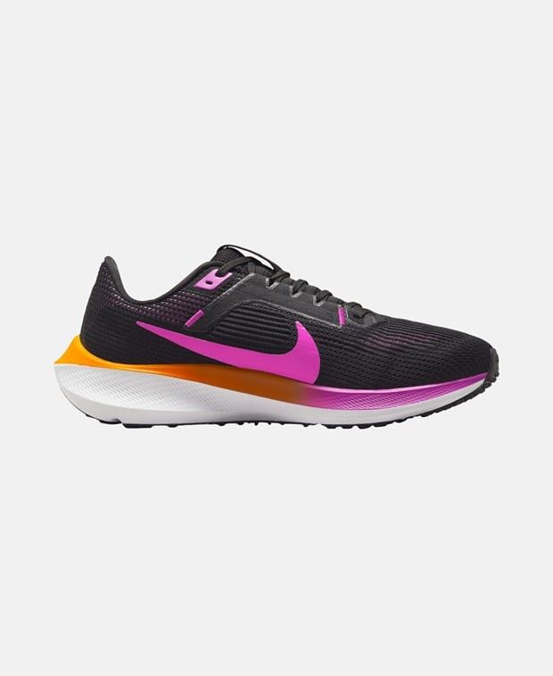Nike Pegasus 40 Running Shoes in Black, Women's (Size 6)