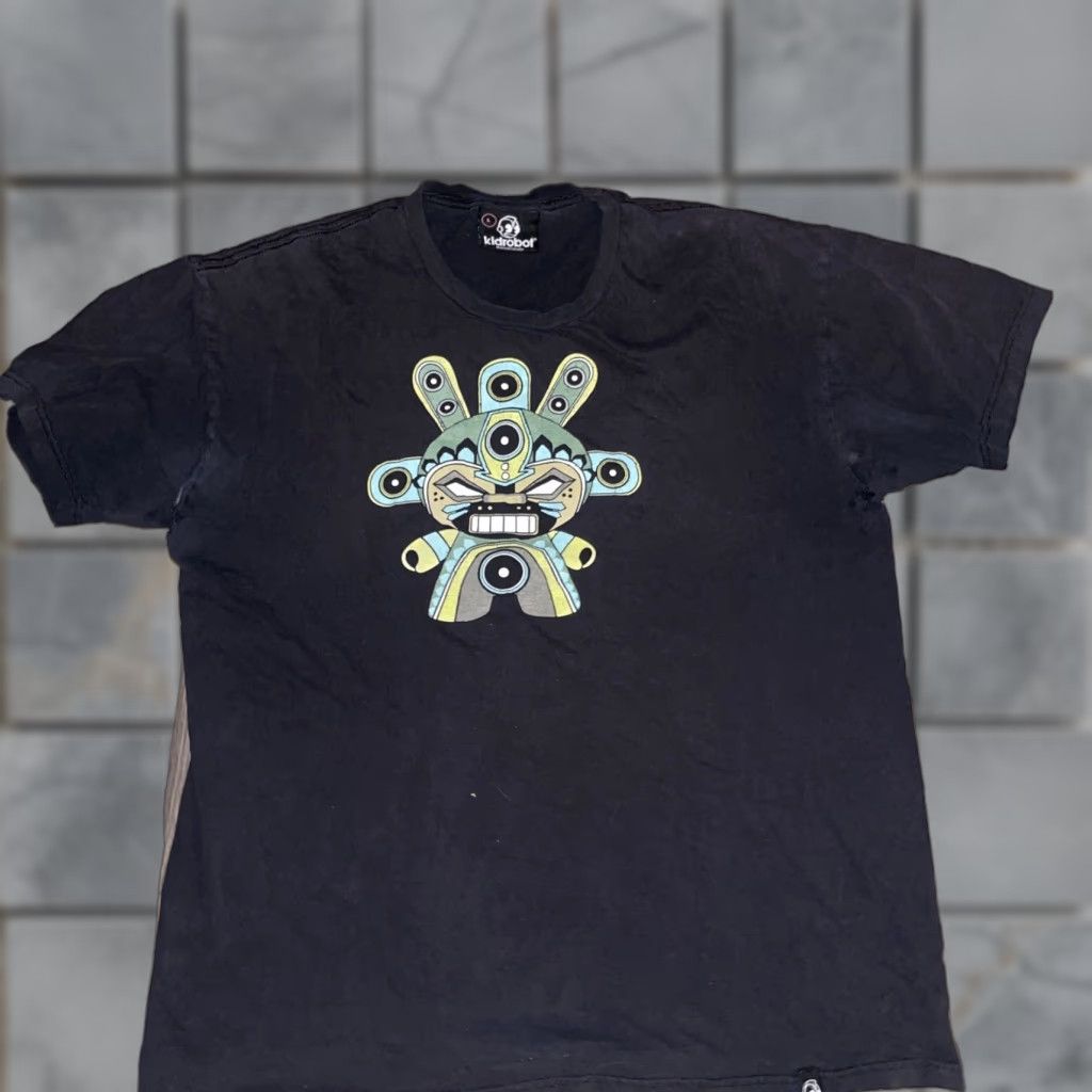Vintage VINTAGE Kidrobot T-Shirt Mens Large Black Distressed 21x26.5 Size US L / EU 52-54 / 3 - 1 Thumbnail