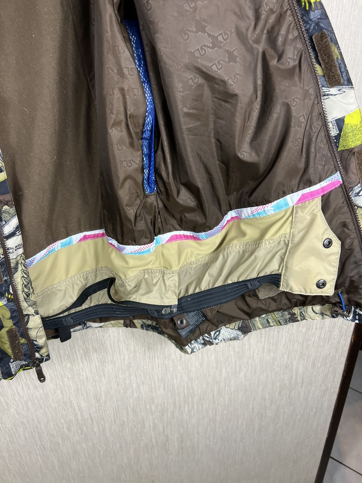 Burton Vintage Burton full print comics ski jacket snow gorpcore Size US M / EU 48-50 / 2 - 16 Thumbnail