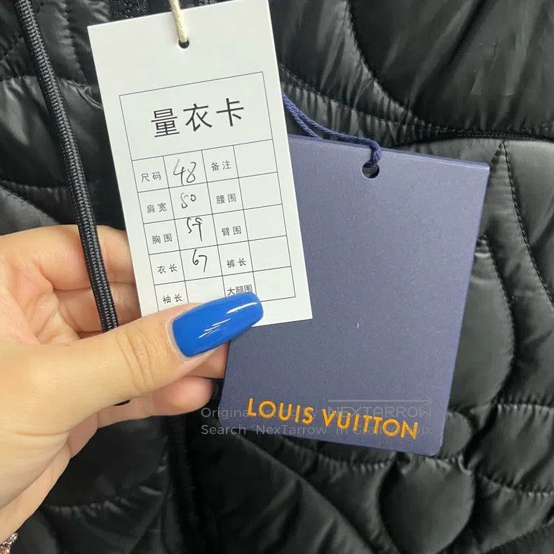 Louis Vuitton Louis Vuitton Black logo embossed graphic zipper solid hoo Size US M / EU 48-50 / 2 - 5 Thumbnail