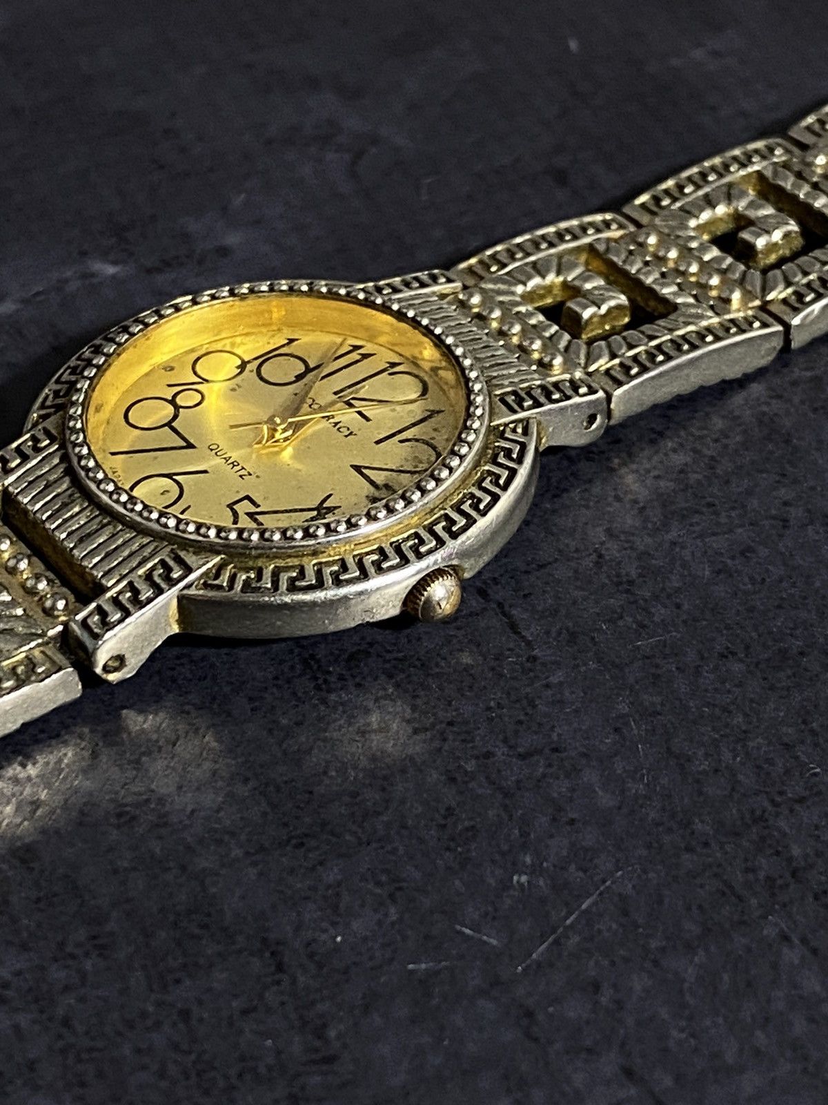 Vintage Vintage Quartz Watch with Ornate Bracelet Japanese Brand Size ONE SIZE - 6 Thumbnail