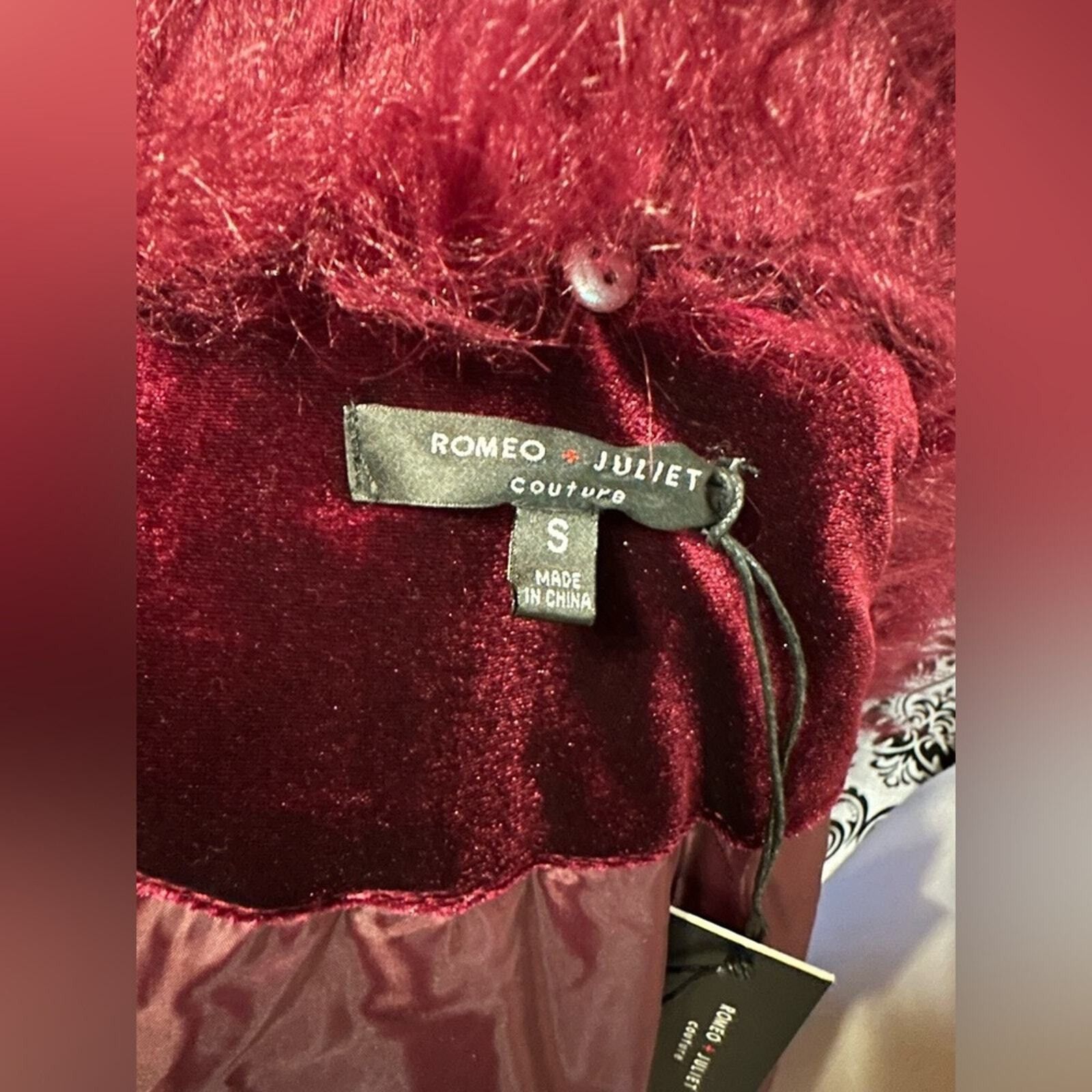 Other Romeo & Juliet Couture Faux Fur Hooded Burgundy Velvet Jacke Size S / US 4 / IT 40 - 9 Thumbnail