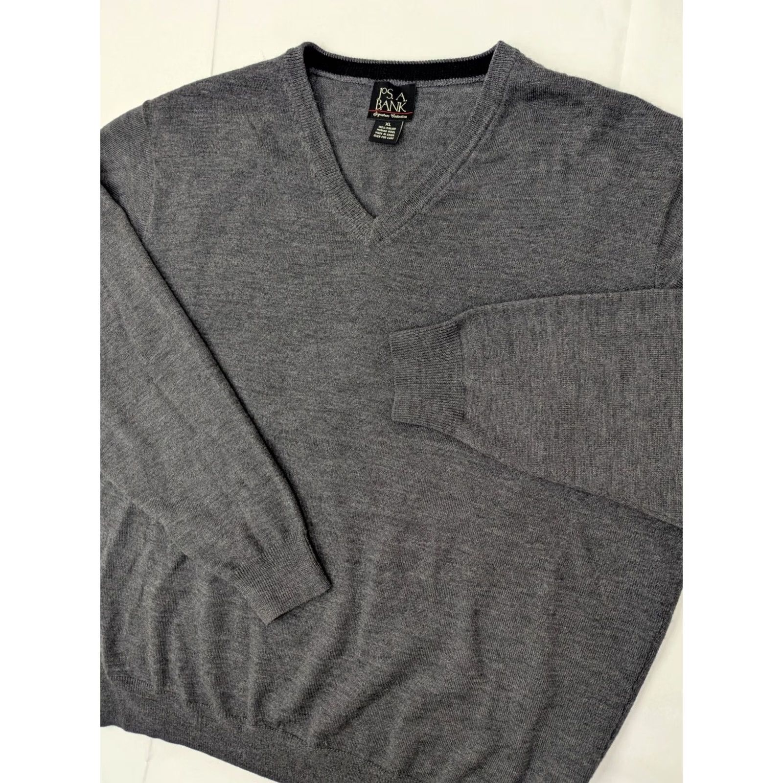 Jos. A. Bank Jos. A. Bank 100% Italian Merino Wool Long Sleeve V-Neck Sweater Men XL Gray Shirt Sweater 90s Preppy Mens Size US XL / EU 56 / 4 - 4 Thumbnail