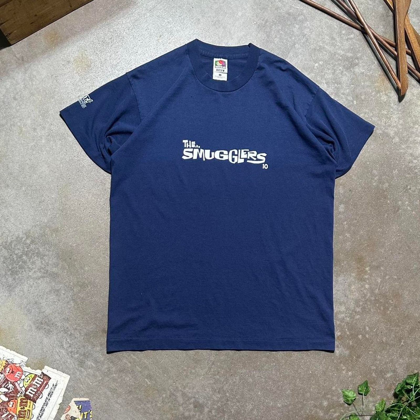 Fruit Of The Loom Vintage 90s Single Stitch The Smugglers Rap Tee Shirt Size US L / EU 52-54 / 3 - 1 Thumbnail