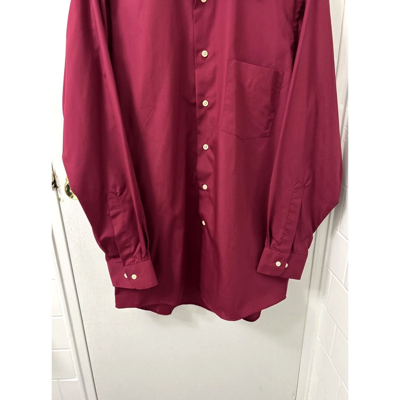 Van Heusen Van Heusen Poplin Shirt Mens M 15.5 32/33 Red Wrinkle Free Button Up L/S Dress Shirt Long Sleeve Collared Pocket Barrel Cuff Size US M / EU 48-50 / 2 - 3 Thumbnail