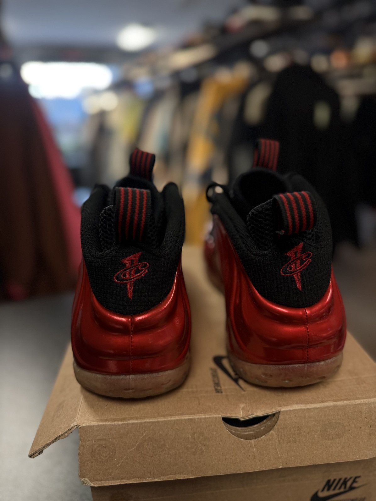 Nike Nike Foamposite Metallic Red Size 11 (2017) (314996-610) Size US 11 / EU 44 - 2 Thumbnail