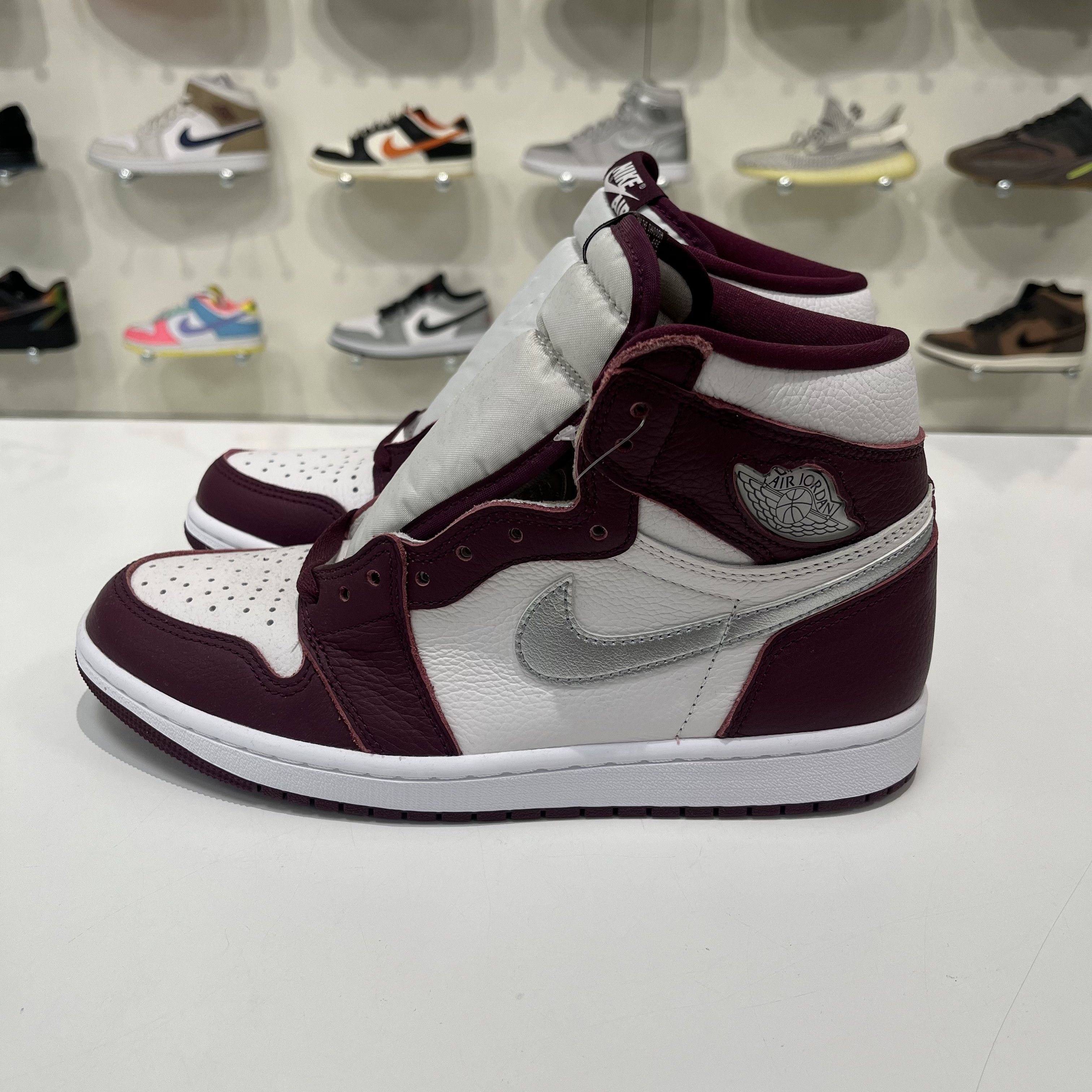 Nike Air Jordan 1 Retro High OG Boudeaux Size US 8 / EU 41 - 2 Thumbnail