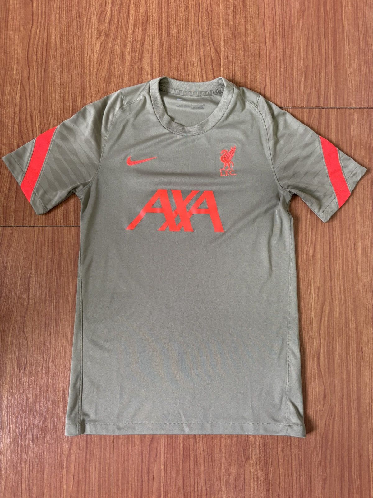 Nike Liverpool 2021/22 training T shirt Size US S / EU 44-46 / 1 - 1 Thumbnail