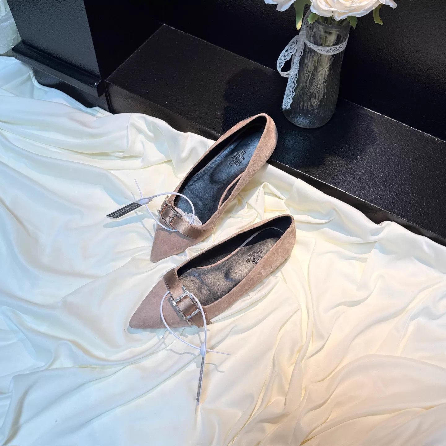 Hermes Hermes Nude Pink Gold Buckle Strap Pump 36 95New Size US 5.5 / IT 35.5 - 1 Thumbnail