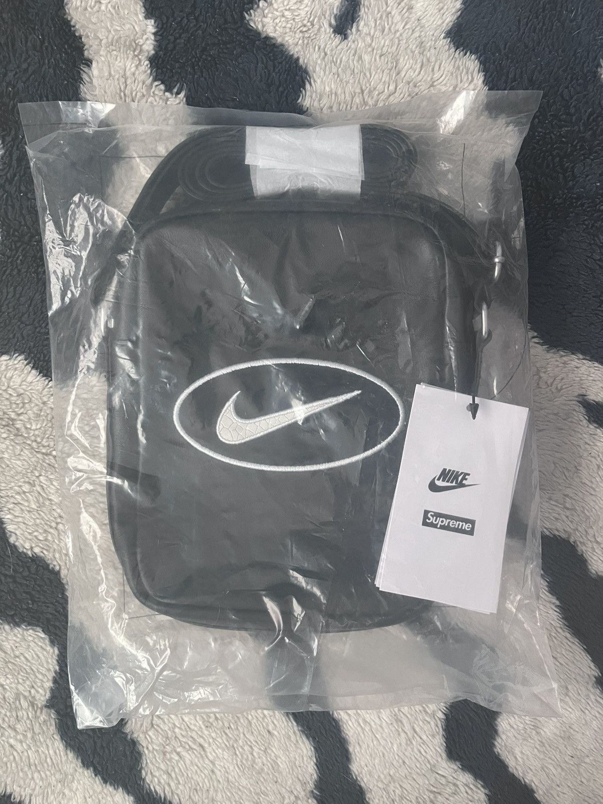 Nike ACG × Supreme Supreme Nike Leather Shoulder Bag Size ONE SIZE - 1 Thumbnail