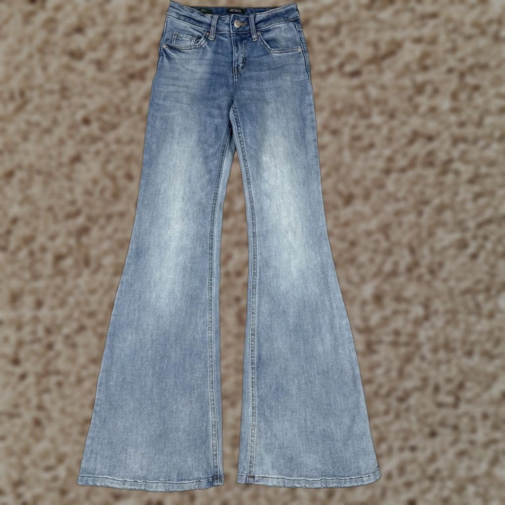 Vintage Wild Fable Jeans Women 00 Light Wash Regular Flare Bell Bottom Stretch Denim Zip Fly Button Front Pockets Mid Rise 32 Inseam Size 24" / US 00 / IT 34 - 1 Thumbnail