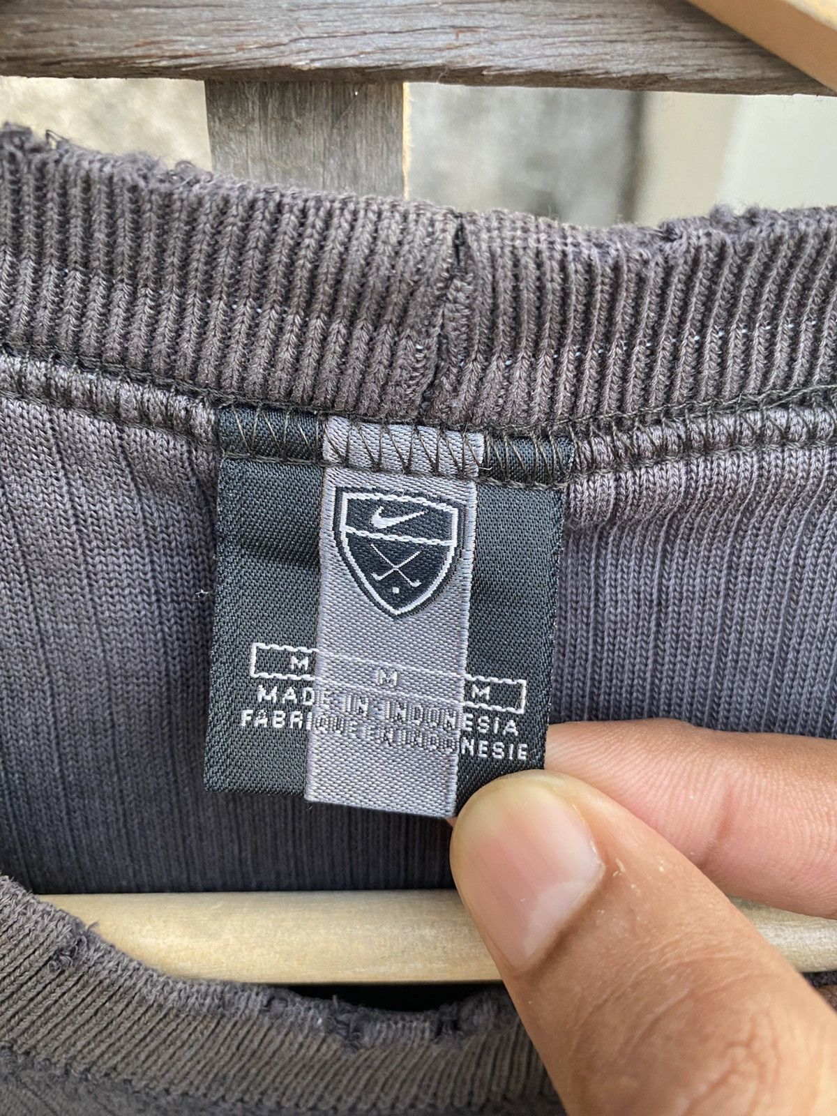 Nike Vintage Y2K Distressed Nike Golf Sweatshirt (24” x 25”) Size US M / EU 48-50 / 2 - 4 Thumbnail